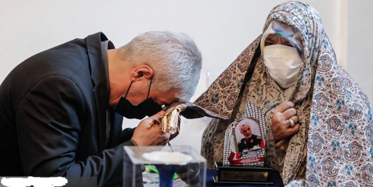 به غربت شهدای ورزش پایان دهید