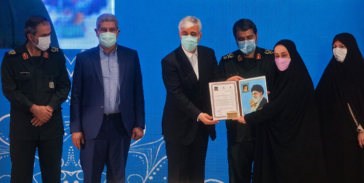 قهرمانان روی سکوی پهلوانی