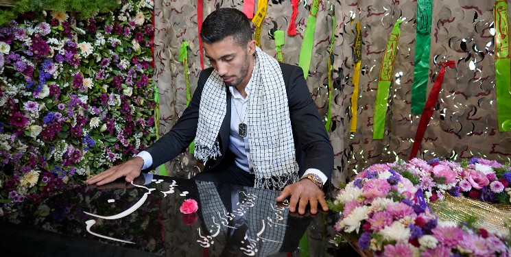 قهرمان در آغوش قهرمان