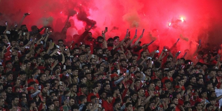 چراغ سبز به فحاشی روی سکوها!