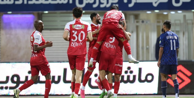 بازی در زمین قرمزها!